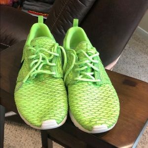 Nike Shoes - Nike flyknit roshe run Nike Shoes - Nike flyknit roshe run